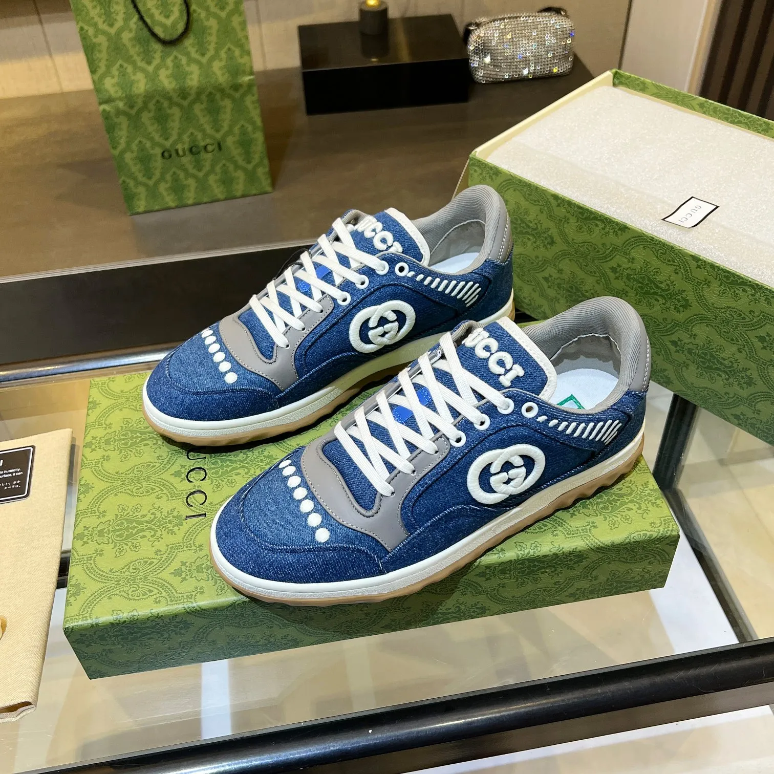👟👟Ex-factory price 520👟👟 Top version, full styling effect, instant sales of the common practice of soft treading in the market, 💣💣💣Gucci2023 early spring Gucci G home latest hot style MAC80 sports shoes couple style casual retro distressed dirty shoes small dirty shoes small white shoes🌸🌸🌸 original purchase and development Production Gucci MAC80 new hot-selling series. The exquisite and compact interlocking double G logo romantically interprets the aesthetic concept of this series. Made of off-white leather, ▪️Material: original customized imported first-layer cowhide ▪️Inner lining: original customized imported breathable mesh ▪️Outsole: original molded two-color TPU outsole ▪️Sole thickness: 3CM ▪️Size: women's 35-40 / men's 39-45